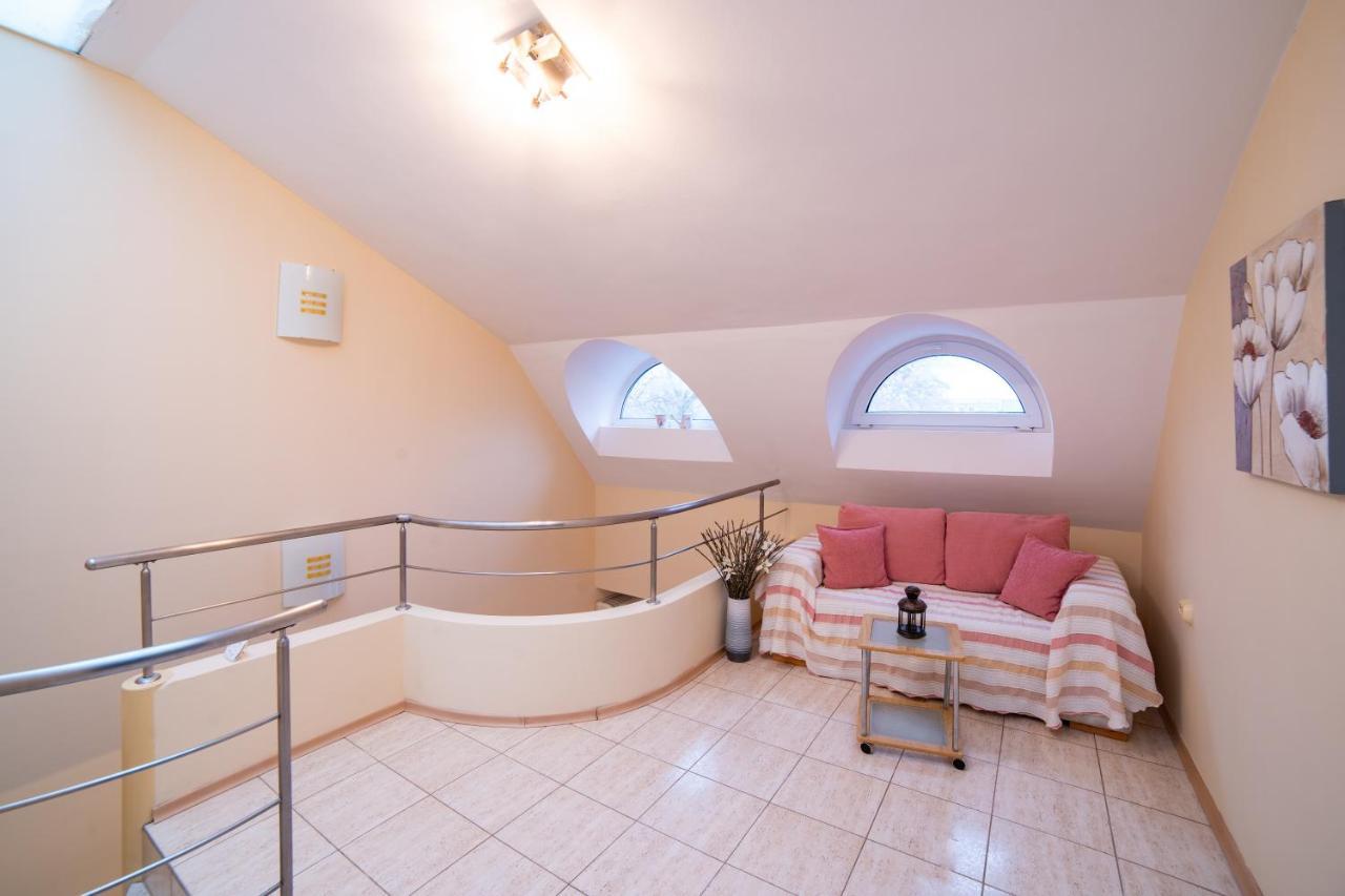 Maisonette Picadilly Warna Exterior foto