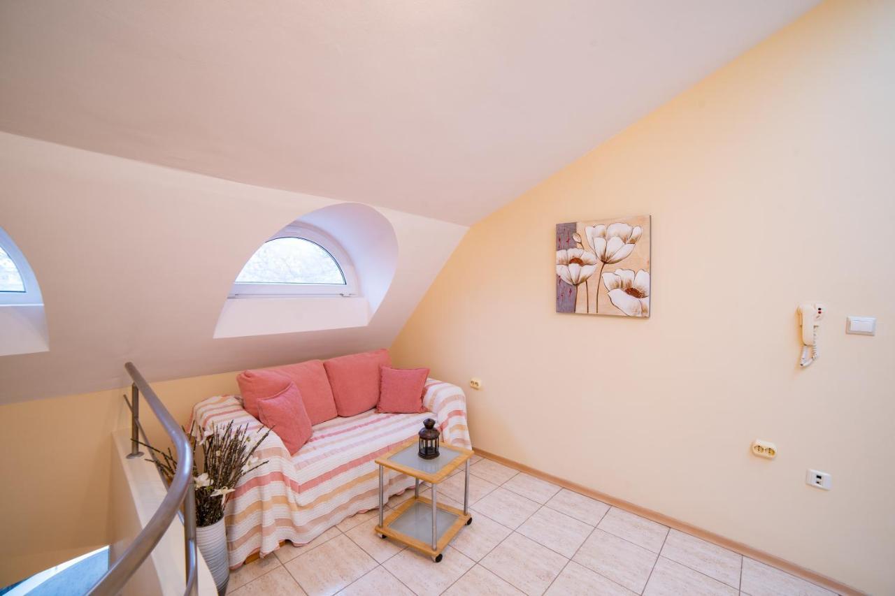 Maisonette Picadilly Warna Exterior foto